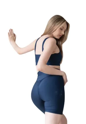 8007 Scrunch Butt Short in Navy Blau