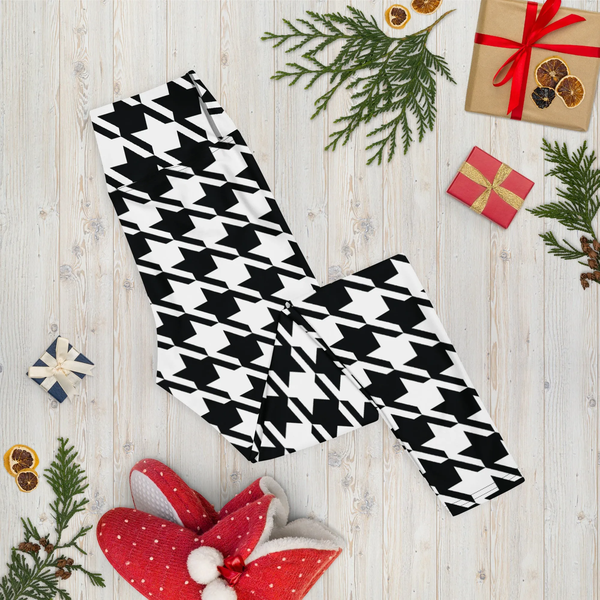 Trendy Training: Women's Houndstooth Yoga Leggings