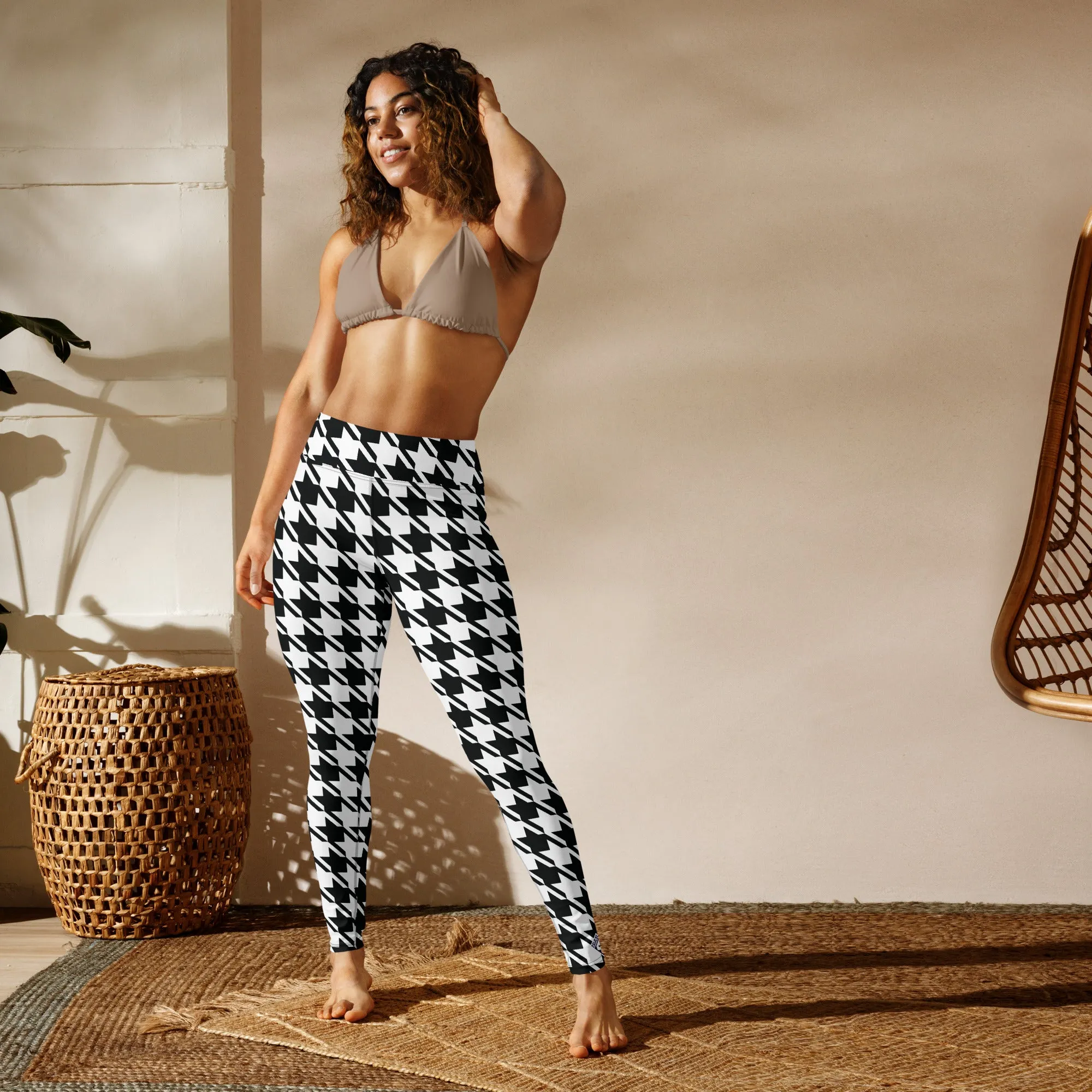 Trendy Training: Women's Houndstooth Yoga Leggings