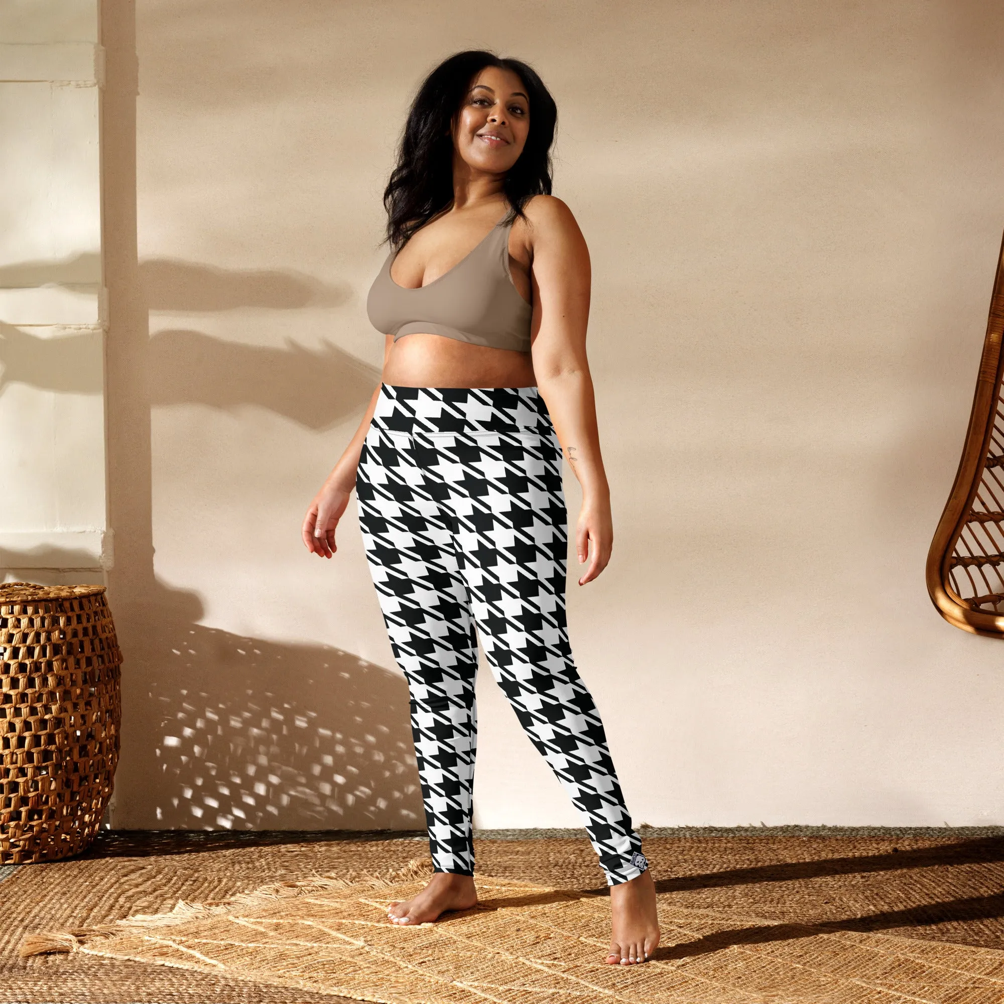 Trendy Training: Women's Houndstooth Yoga Leggings