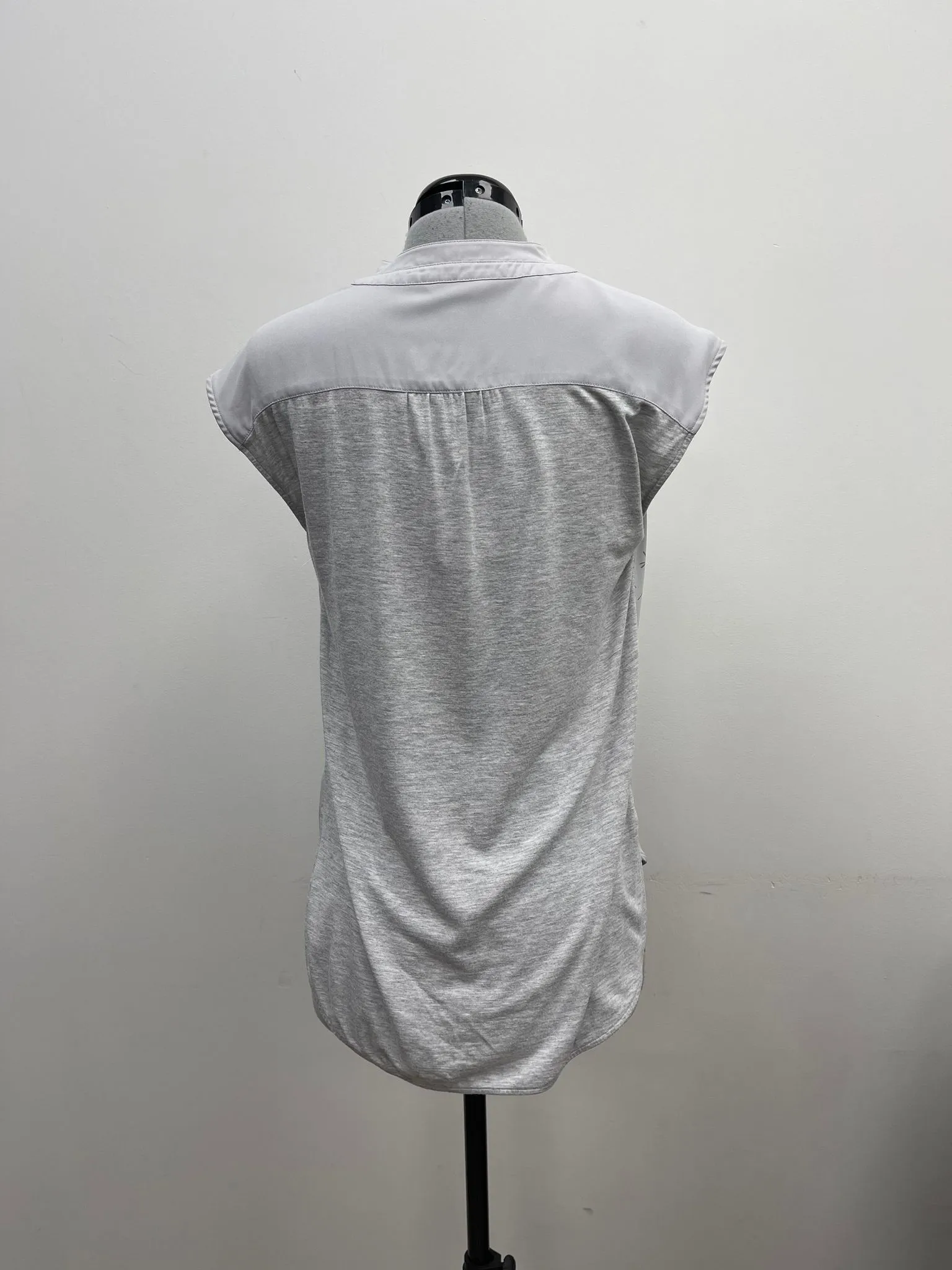 Women's Camber & Grace Sleeveless Blouse, Medium